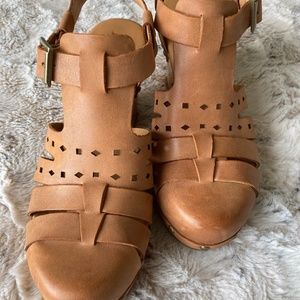 Korks Augustine Leather Cutout Sandals, size 9